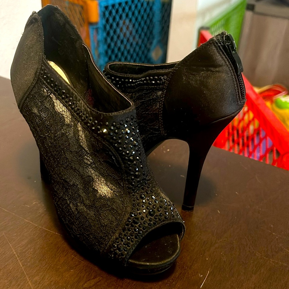 De Blossom Collection, lacy heels, like brand new never even worn outside before